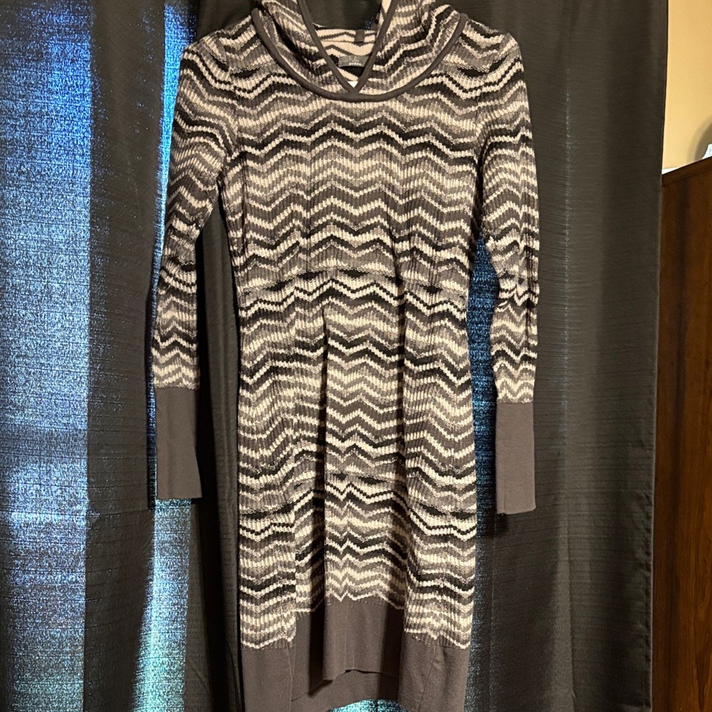Prana Gray Chevron Knit Long Sleeve Dress